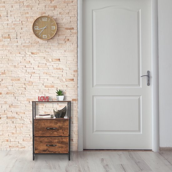 Nachtkastje met houtlook, zwart metalen frame en twee lades, naast een witte deur.