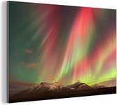 Wanddecoratie Metaal - Aluminium Schilderij Industrieel - Noorderlicht - Groen - Roze - Berg - 120x80 cm - Dibond - Foto op aluminium - Industriële muurdecoratie - Voor de woonkamer/slaapkamer