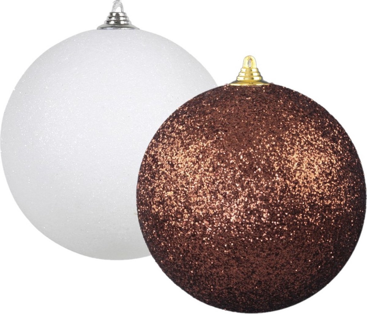 Kerstversieringen set van 2x extra grote kunststof kerstballen bruin en wit 25 cm glitter