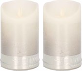 2x Luxe zilver/witte Led kaarsen/stompkaarsen 12,5 cm - Luxe kaarsen op batterijen met Led vlam
