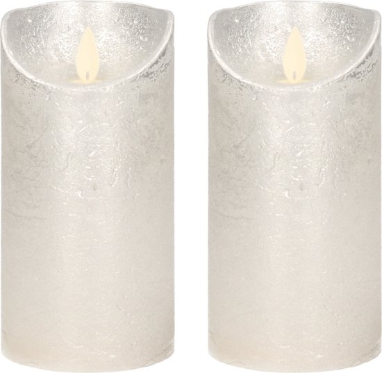 2x Zilveren LED kaarsen / stompkaarsen 15 cm - Luxe kaarsen op batterijen met bewegende vlam