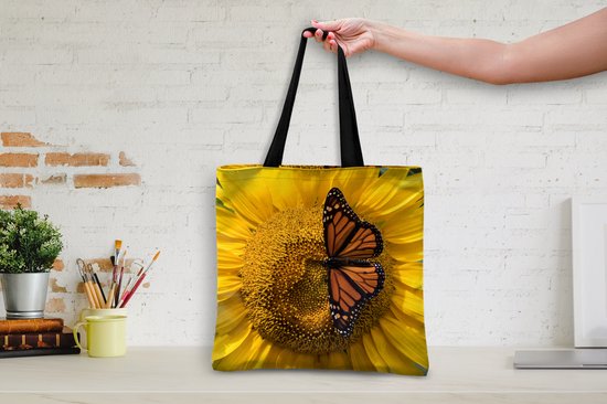 MuchoWow® Schoudertas - Strandtas - Big Shopper - Boodschappentas - Zonnebloem - Vlinder - Lente - 45x45 cm - Katoenen tas