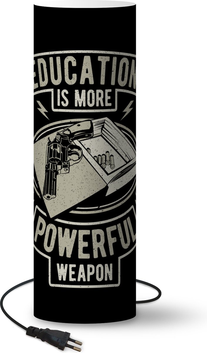 Lamp - Nachtlampje - Tafellamp slaapkamer - Pistool - Vintage - Quote - 60 cm hoog - Ø19.1 cm - Inclusief LED lamp