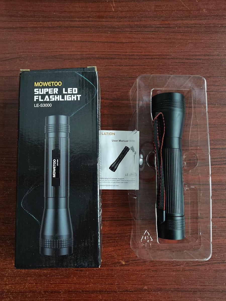 Lampe Torche LED Ultra Puissante Lampe de Poche Étanche IPX4 15000