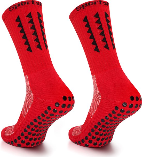 Chaussettes de sport rouges avec motifs triangulaires noirs, renfort au talon et picots antidérapants sous le pied.