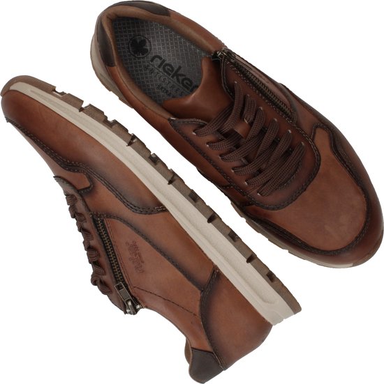 Twee bruine leren sneakers, schuin van bovenaf gezien, met ritssluiting.