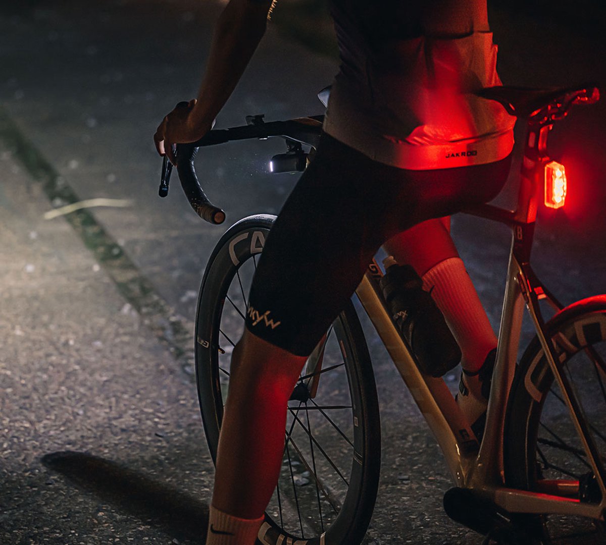 Feu Arrière Vélo RAVEMEN TR200 – 200 Lumens, USB-C, Détection De Freinage, IPX6