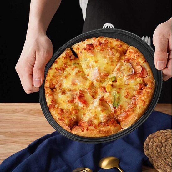 Lunch Lady Sheet-Pan Pizza Is Peak '90s Kid Nostalgia