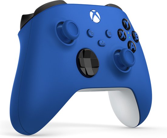 Heldere blauwe Xbox controller met witte en zwarte accenten, close-up.