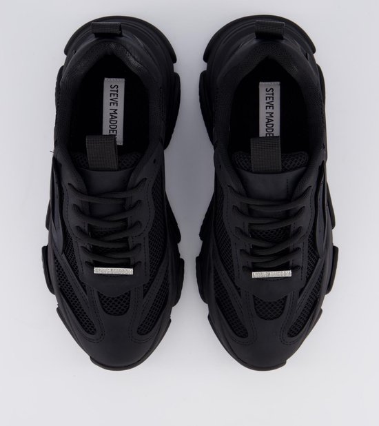 Zwarte Steve Madden sneakers met vetersluiting, mesh en dikke zool.