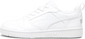 Witte PUMA Rebound v6 Low sneaker met zilveren PUMA branding op de zijkant.