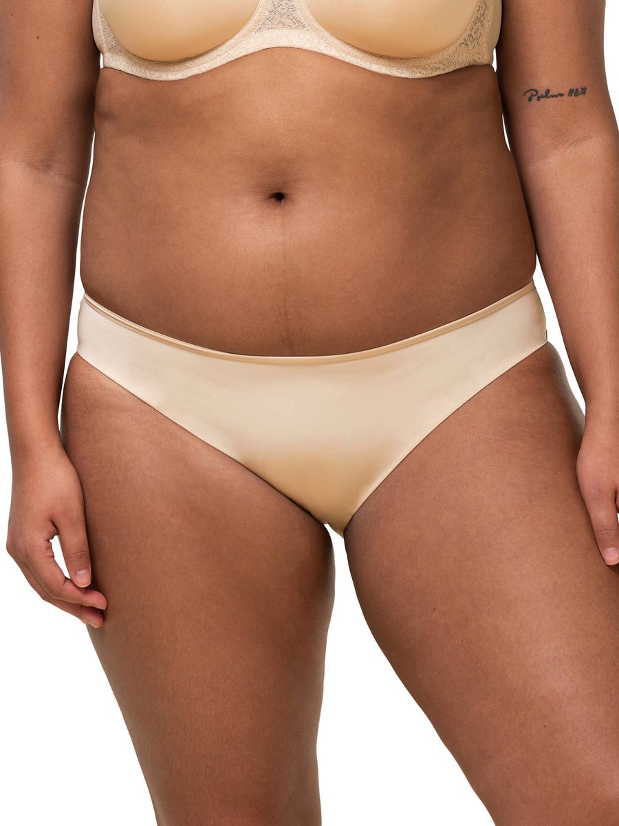 Triumph Tai-Slip Body Make-Up Essentials