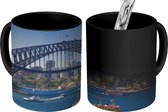 Magische Mok - Foto op Warmte Mok - Boten onder de Sydney Harbour Bridge in Australië - 350 ML