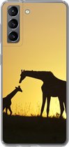 Geschikt voor Samsung Galaxy S21 hoesje - Giraffe - Silhouet - Kalf - Siliconen Telefoonhoesje
