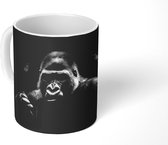 Mok - Panorama met gorilla's en vlinders in de jungle - zwart wit - 350 ML - Beker