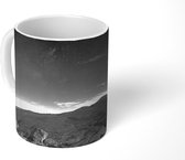 Mok - Panorama van het vulkanische landschap in het Spaanse Nationaal park Teide - zwart wit - 350 ML - Beker
