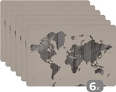Placemat - Placemats kunststof - Wereldkaart - Hout - Plank - 45x30 cm - 6 stuks - Hittebestendig - Anti-Slip - Onderlegger - Afneembaar
