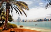 De skyline van Abu Dhabi achter een palmboom - Foto op Forex - 90 x 60 cm