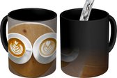 Magische Mok - Foto op Warmte Mok - Latte art van twee bloemen in twee cappuccino's - 350 ML