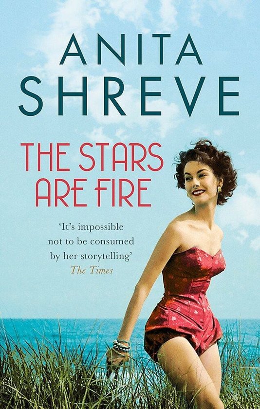Boekcover: Anita Shreve, The Stars are Fire. Vrouw in rood badpak, zomerse achtergrond.