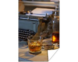 Whisky en sigaar op bureau poster papier 60x90 cm - Foto print op Poster (wanddecoratie woonkamer / slaapkamer)