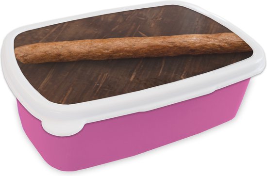 Broodtrommel Roze - Lunchbox - Brooddoos - Een heerlijke frikandel op een houten achtergrond - 18x12x6 cm - Kinderen - Meisje