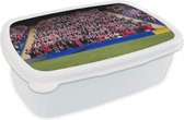 Broodtrommel Wit - Lunchbox Mensen in voetbalstadion - Brooddoos 18x12x6 cm - Brood lunch box - Broodtrommels voor kinderen en volwassenen