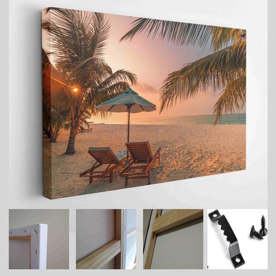 Wit zand, uitzicht op zee met horizon, kleurrijke schemerhemel, rust en ontspanning. Inspirerend strandresorthotel - Modern Art Canvas - Horizontaal - 1936901977
