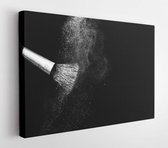 Witte poederplons en borstel voor visagist of beautyblogger op zwarte achtergrond - Modern Art Canvas - Horizontaal - 1252247086 - 40*30 Horizontal