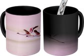Magische Mok - Foto op Warmte Mok - Twee flamingo's roze lucht - 350 ML