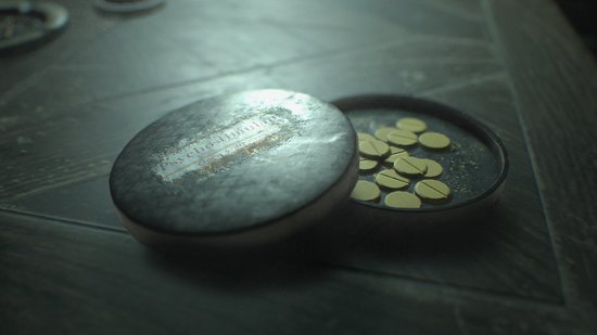 Een metalen pillendoosje met het etiket 'Psychostimulant' en gevuld met gele pillen.