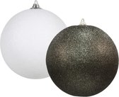 Kerstversieringen set van 2x extra grote kunststof kerstballen zwart en wit 25 cm glitter