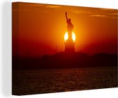 Statue de la Liberté au coucher du soleil 120x80 cm - Tirage photo sur toile (Décoration murale salon / chambre)