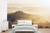 Behang - Fotobehang Toscane - Mist - Zon - Breedte 330 cm x hoogte 220 cm