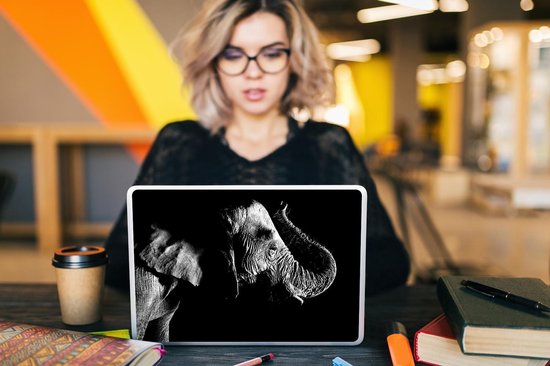 Sticker pour ordinateur portable - 10,1 pouces - Éléphant avec sa trompe relevée sur fond noir - noir et blanc - 25x18cm - Autocollants pour ordinateur portable - Skin pour ordinateur portable - Housse