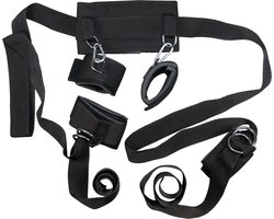 Bad Kitty – Complete Bondage Harnas Set met Pols en Enkel Boeien Gekoppeld met Halsband – Zwart