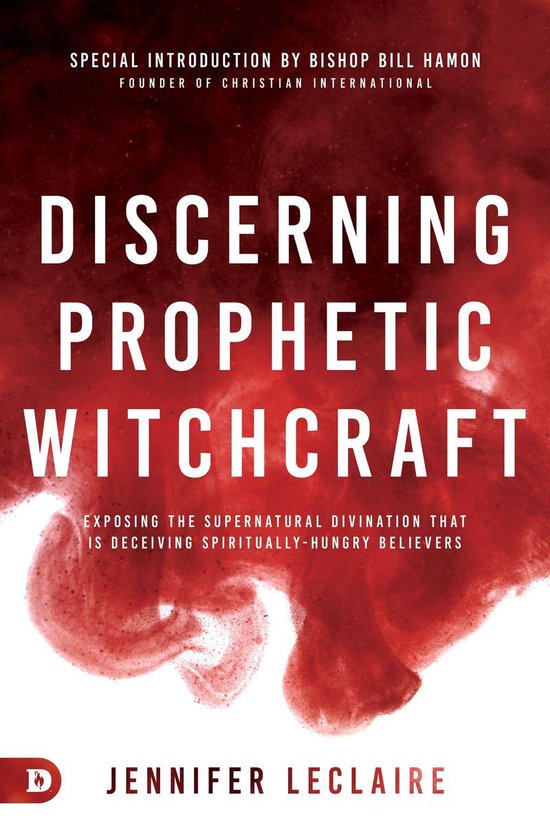 Boekomslag van 'Discerning Prophetic Witchcraft' door Jennifer LeClaire, met rode vlekken en witte tekst.