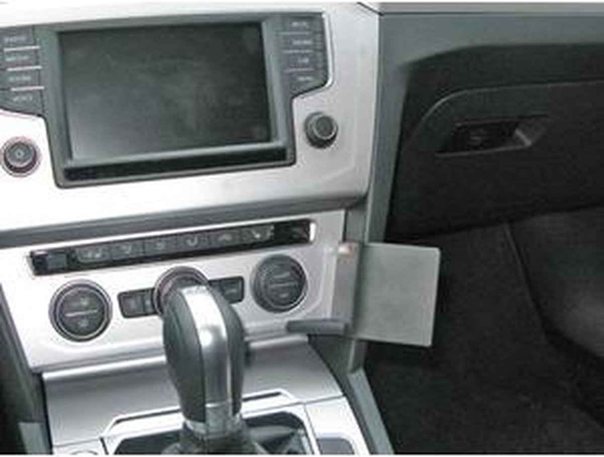 Brodit ProClip houder geschikt voor Volkswagen Passat 2015 - / Arteon 2017 - Angled mount