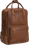 Bruine leren rugzak met handvatten, voorvak met rits en logo 'The Chesterfield Brand'.
