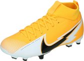 Nike mercurial superfly 7 academy junior in de kleur oranje.