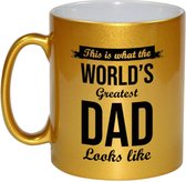 This is what the worlds greatest dad looks like cadeau koffiemok / theebeker - goudkleurig - 330 ml - Vaderdag - verjaardag / bedankje / cadeau - tekst mokken