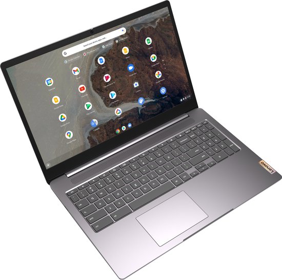 Zilverkleurige Lenovo Chromebook, opengeklapt, vanuit een hoek, met zichtbaar toetsenbord en scherm.