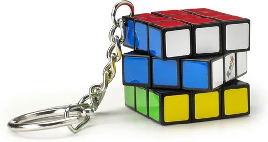 Rubik's Cube sleutelhanger met blauwe, witte en rode vlakken zichtbaar, naast enkele groene en gele vlakken.