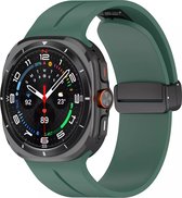 Strap-it Siliconen sport bandje met magnetische D-buckle sluiting - geschikt voor Samsung Galaxy Watch Ultra 2 (2026) / Ultra (2024/2025) - donkergroen