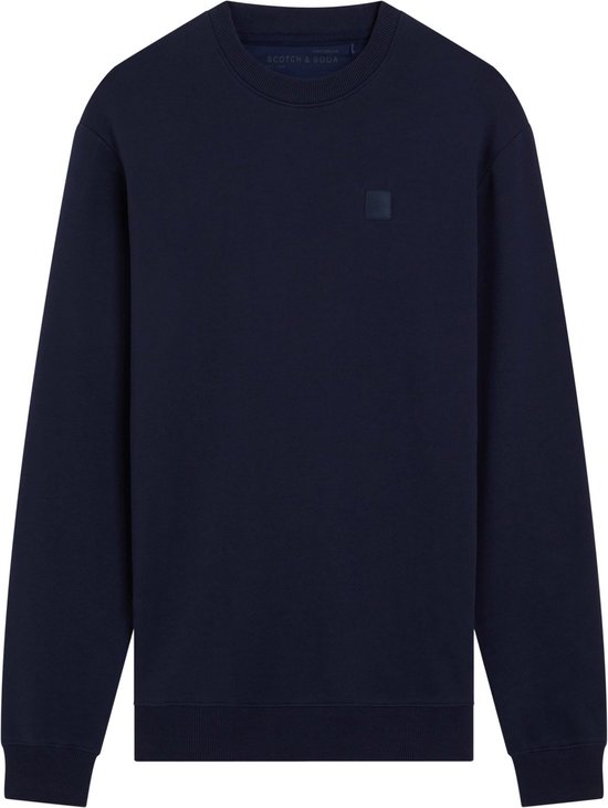 Donkerblauwe sweater met ronde hals en een vierkant logo op de borst. De sweater is op een witte achtergrond.
