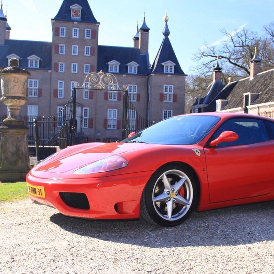 Bongo Bon - 20 minuten rijden in een Ferrari 360 Modena inclusief een aandenken Cadeaubon - Cadeaukaart cadeau voor man of vrouw | 15 adembenemende rij-ervaringen