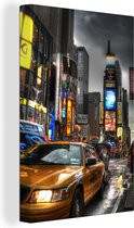 Image de Broadway avec un taxi sous un ciel sombre 60x90 cm - Tirage photo sur toile (Décoration murale salon / chambre)