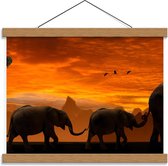 Schoolplaat – Olifanten in een Rij met een Oranje Achtergrond  - 40x30cm Foto op Textielposter (Wanddecoratie op Schoolplaat)
