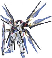 GUNDAM - Model Kit - Perfect Grade - Strike Freedom Gundam - 30 CM
