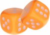 Afbeelding van het spelletje 2x Grote foam dobbelsteen/dobbelstenen oranje 12 cm - Dobbelspellen - Spelletjes met dobbelstenen